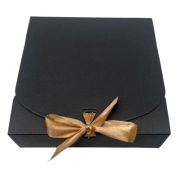 Cutie pătrată cu fundă satinată - negru, 24 x 24 x 6 cm