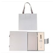 Set cadou stilou alb/auriu și agendă mată A6 Cresco Classic Premium