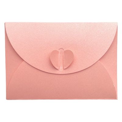 Plic din hârtie cu închidere în formă de inimă - roz, 10 x 7 cm